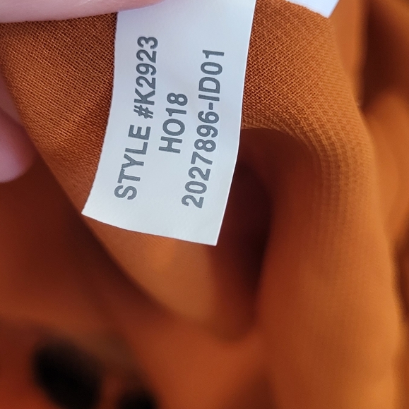 Bebe tie front crop silk halter - Picture 8 of 9